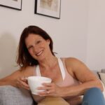 Marie Legault Instagram - Coffee ☕️ or tea 🍵? Love both 💞 Tu as une préférence ? #bienêtre #coffeeortea #teatime #pauseméritée #postworkout #livestyle #fitwomanover50 #santénaturelle #naturalbeauty #smile #healthylifestyle #happymoment #selfcare #mannequinfemme #mannequinseniorfemme #glowingskin #energiepositive