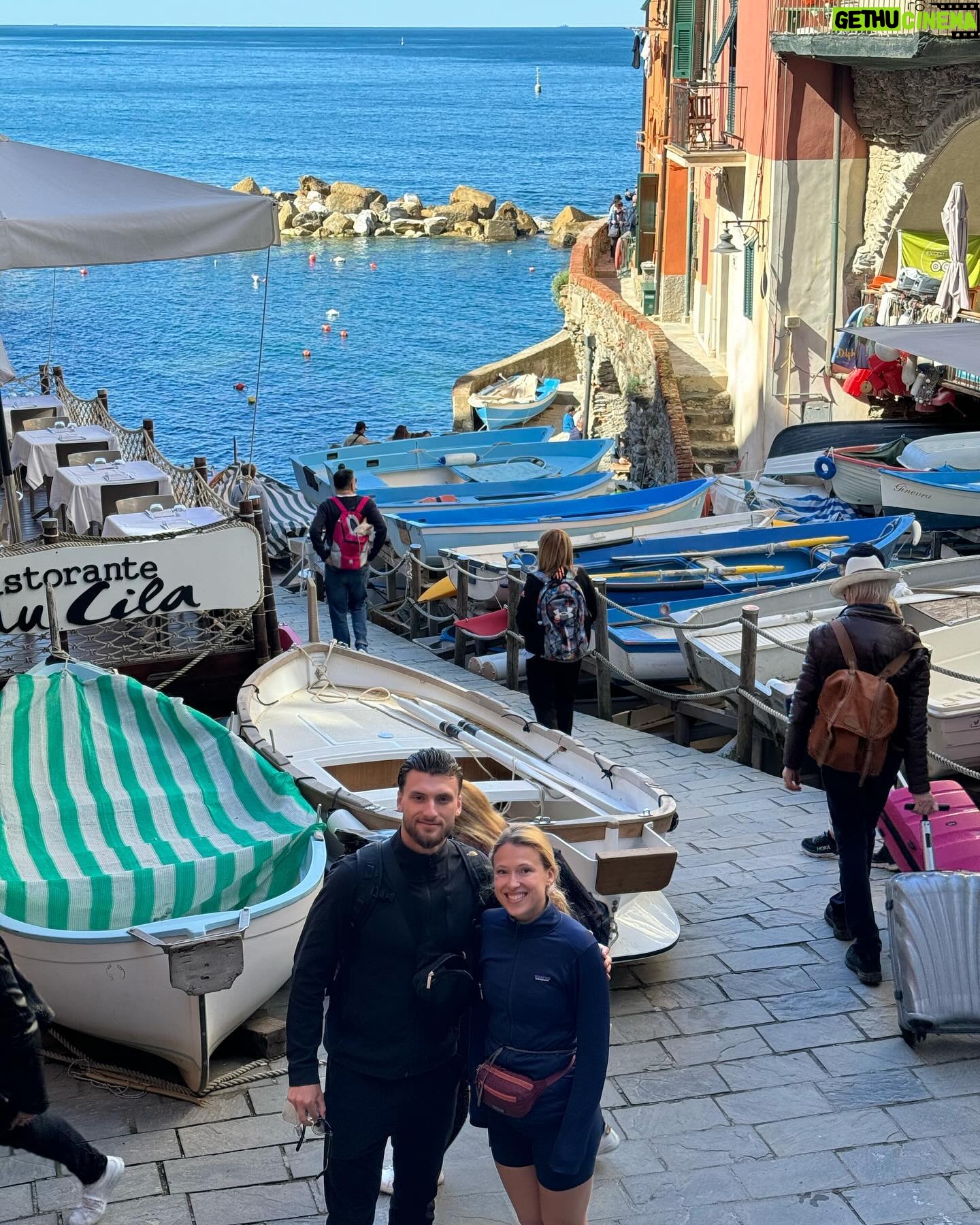 Marie Legault Instagram - Une journée à découvrir les villages de Riomaggiore et de Manarola dans les Cinque Terre avec mes enfants 🇮🇹 #italie #cinqueterre #randonnée #nature #voyage #decouvertedumonde #familytravel #complicité #beautifuldestinations #jolivillage #lovelymoments