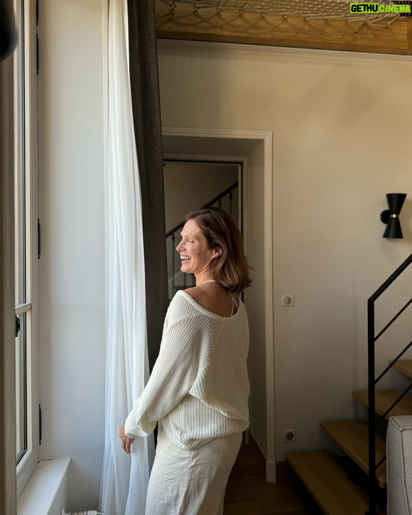 Marie Legault Instagram - Natural light and curtain 🤍📸by @charlotte_bron #behindthescenes #naturalbeauty #photooftheday #lumierenaturelle #feelinggreat #over50model #mannequinseniorfemme #modellife #playful #model #moodoftheday #attitude #barfleur