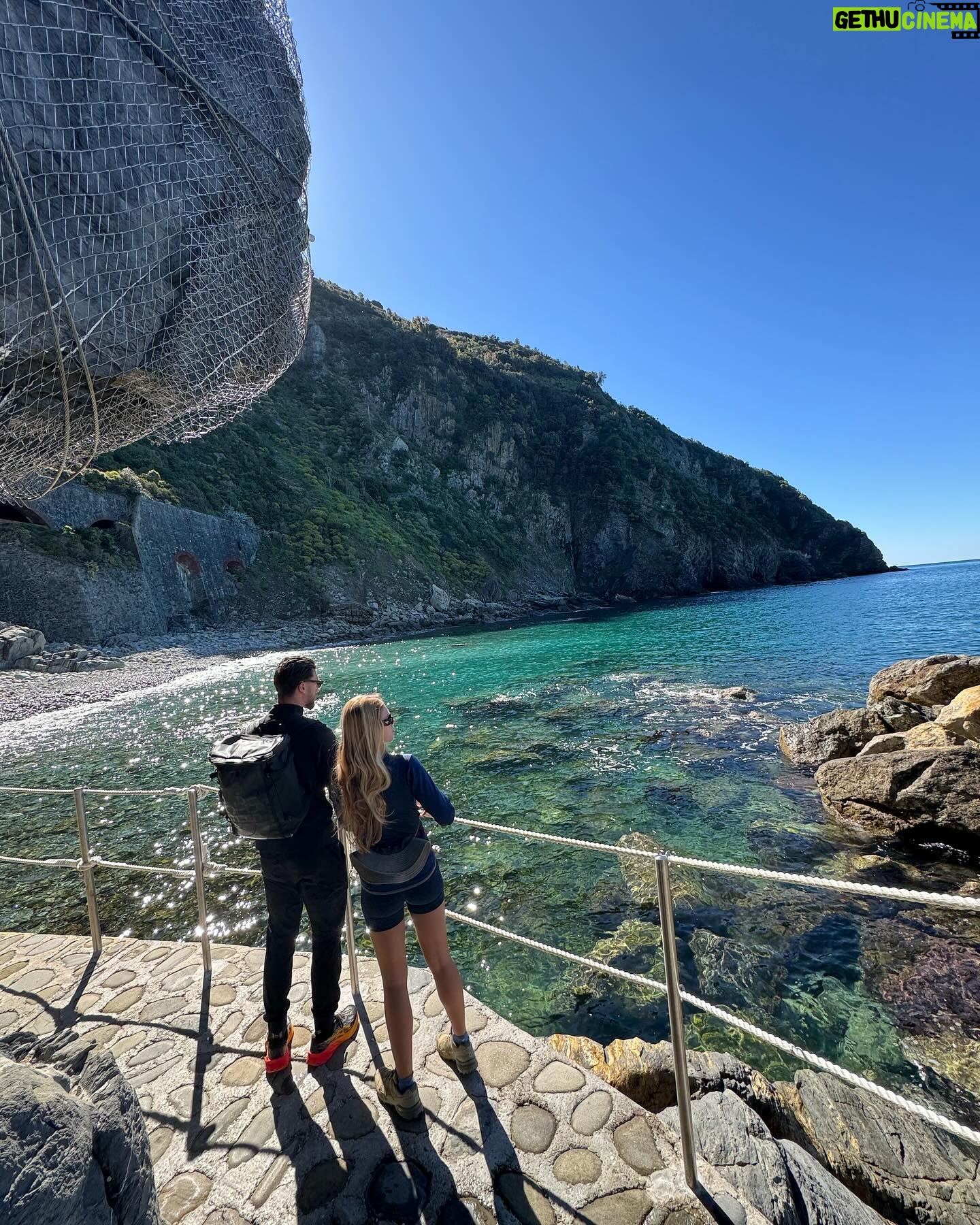Marie Legault Instagram - Une journée à découvrir les villages de Riomaggiore et de Manarola dans les Cinque Terre avec mes enfants 🇮🇹 #italie #cinqueterre #randonnée #nature #voyage #decouvertedumonde #familytravel #complicité #beautifuldestinations #jolivillage #lovelymoments