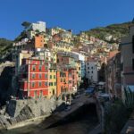 Marie Legault Instagram - Une journée à découvrir les villages de Riomaggiore et de Manarola dans les Cinque Terre avec mes enfants 🇮🇹 #italie #cinqueterre #randonnée #nature #voyage #decouvertedumonde #familytravel #complicité #beautifuldestinations #jolivillage #lovelymoments