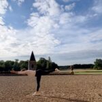 Marie Legault Instagram - Un week-end en Sologne ☀️ 8h Réveil musculaire avec les petits oiseaux 🐦 🏰 #reveilmusculairematinal #routinebeaute #gymnastiquedumatin #déverouillagearticulaire #yoga #enformeapres50ans #santenaturelle #workoutroutine #gymdouce #bienvieillir #souplesse #chantdoiseau #bonneshabitudes #selfcare #fitwomanover50 #campagnefrancaise #bienêtre #biendanssoncorps