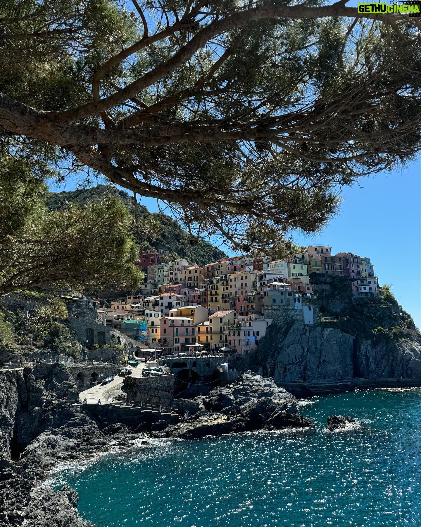 Marie Legault Instagram - Une journée à découvrir les villages de Riomaggiore et de Manarola dans les Cinque Terre avec mes enfants 🇮🇹 #italie #cinqueterre #randonnée #nature #voyage #decouvertedumonde #familytravel #complicité #beautifuldestinations #jolivillage #lovelymoments