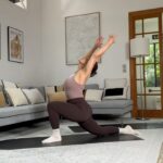 Marie Legault Instagram - Séquence bien-être pour libérer les raideurs des articulations , assouplir et détendre les muscles 💙 Enregistre cette vidéo pour la faire quand tu ressentiras le besoin 🙏🏻🌸 #assouplissement #yoga #biendanssoncorps #gymdouce #bienvieillir #naturelle #douceurdevivre #bienetre #prendresoindesoi #vivremieux #articulations #etirementdoux #routinebeaute
