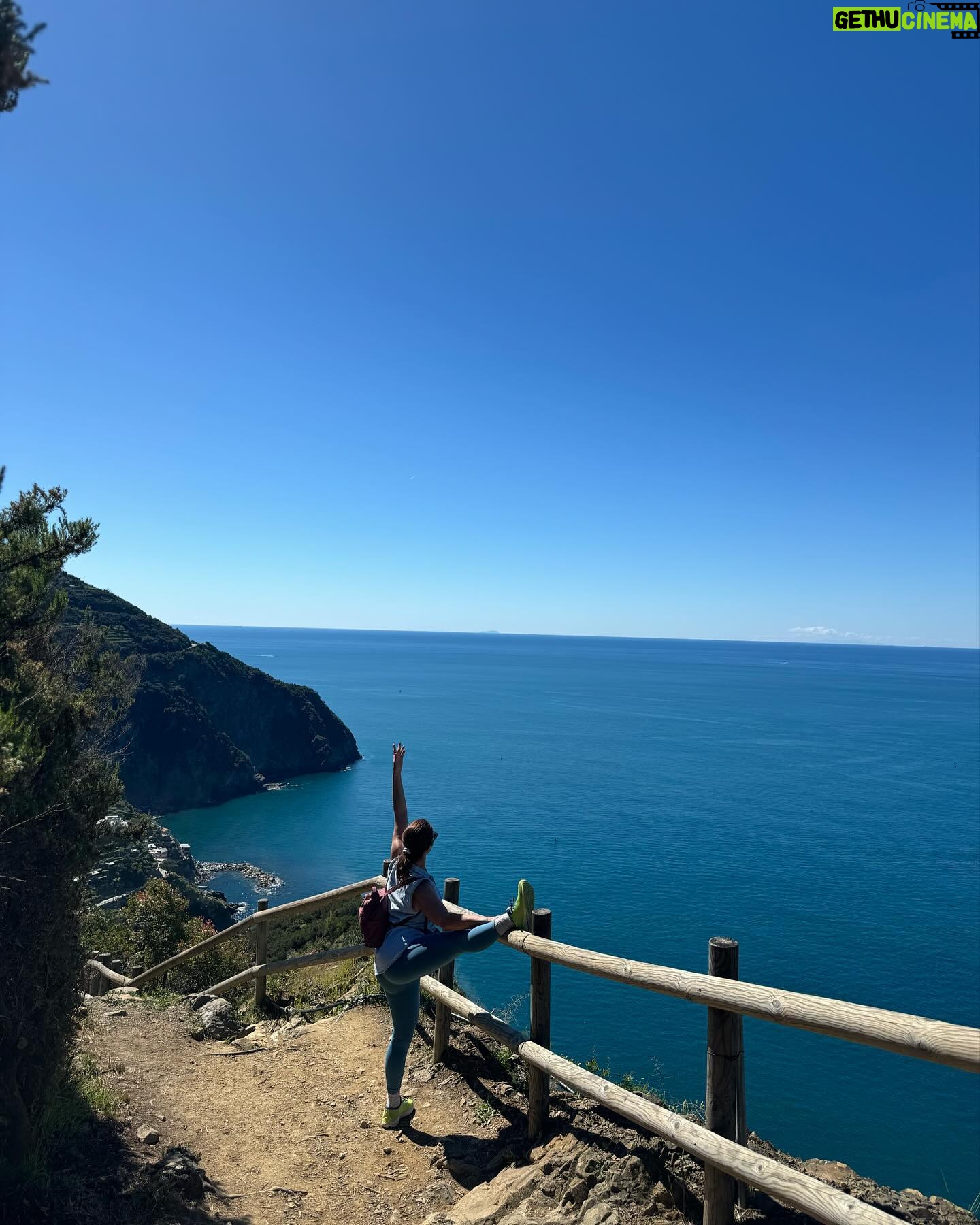 Marie Legault Instagram - Une journée à découvrir les villages de Riomaggiore et de Manarola dans les Cinque Terre avec mes enfants 🇮🇹 #italie #cinqueterre #randonnée #nature #voyage #decouvertedumonde #familytravel #complicité #beautifuldestinations #jolivillage #lovelymoments