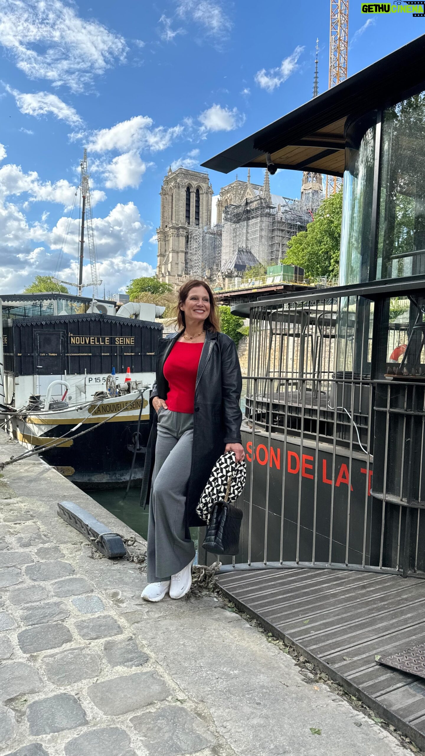 Marie Legault Instagram - Ressens-tu parfois des pertes d’équilibre? À inclure absolument dans tes exercices, des postures te mettant en situation de recherche de stabilité ce qui va stimuler tes muscles stabilisateurs et progresser. Ce flow de yoga est fait pour toi 🙏🏻✨ #yogaflow #yogapracticenotyogaperfect #santé #bienêtre #bienetreauquotidien #biendanssoncorps #équilibre #souplesse #bienvieilliraunaturel