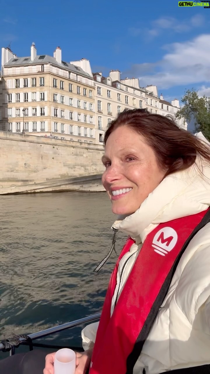 Marie Legault Instagram - Une soirée exceptionnelle sur la Seine ⚓️🚤🤩 Merci Nico & Arnaud 🙏🏻 #pontdeparis #paris #seineriver #beautiful #citylife #parisolympics2024 #toureiffel #notredamedeparis #boattour #romantique #nightlifeinparis #bâteau #balladesurlaseine #friendsparty #smile #beauty #sublime #sparklingbeauty #glamourous #sunset #écluse #portdelarsenal #soiréeinoubliable