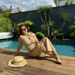 Marie Legault Instagram – Une belle combinaison @derhy que j’adore 😊
Je les collectionne tellement j’aime les porter .
#modefemme #combinaisonpantalon #mode #modelling #fashionstyle #modefeminine #lookdujour #chicdécontractée #confortetélégance
@dresscode_agency produit offert 🙏🏻