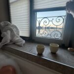Marie Legault Instagram - Vie parisienne ☺️ et autres gourmandises 🛁 #modellife #coachlife #vieparisienne #gourmandise #portrait #behindthescenes #fitwoman #enformeapres50ans #beautenaturelle #freckles #skincare #glowingskin #mannequinseniorfemme #fitnessmotivation #bubblebath #smile #momandson
