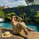 Marie Legault Instagram – Une belle combinaison @derhy que j’adore 😊
Je les collectionne tellement j’aime les porter .
#modefemme #combinaisonpantalon #mode #modelling #fashionstyle #modefeminine #lookdujour #chicdécontractée #confortetélégance
@dresscode_agency produit offert 🙏🏻