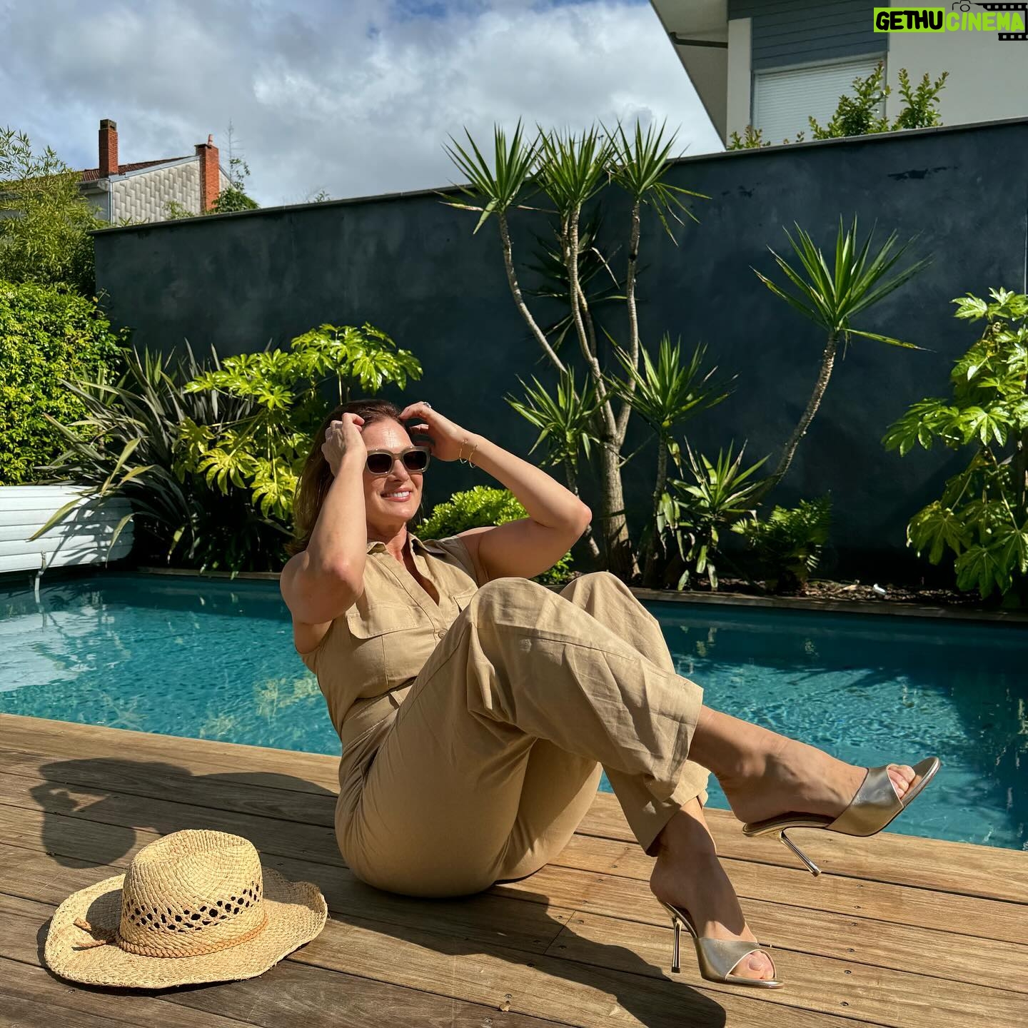 Marie Legault Instagram - Une belle combinaison @derhy que j’adore 😊 Je les collectionne tellement j’aime les porter . #modefemme #combinaisonpantalon #mode #modelling #fashionstyle #modefeminine #lookdujour #chicdécontractée #confortetélégance @dresscode_agency produit offert 🙏🏻
