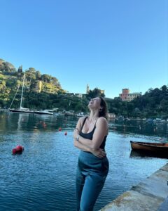 Marie Legault Instagram - One laugh a day keeps the doctors away 😃🌅🤸🏻‍♀️ #unrireparjour #souvenirsditalie #delicieuxmoments