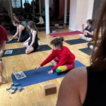 Marie Legault Instagram - Aujourd’hui, j’ai pratiqué avec environ 45 personnes, c’était magique ce partage, on a eu bien chaud aussi ha ha! à voir ma tete 🫠💦 @jivamuktiyogaparis class today was hot yoga 🧘🏻‍♀️ #thankyou Ian Szydlowski 🙏🏻 #yoga #yogapractice #yogaparis #hotyoga #bigtraining #hardworkout #naturelle#frecklesgirl #happyness #grateful #partage #bienêtre #love #sweat #naturalportrait #glowingnaturally #bonnemineassurée #fatigueemaisheureuse