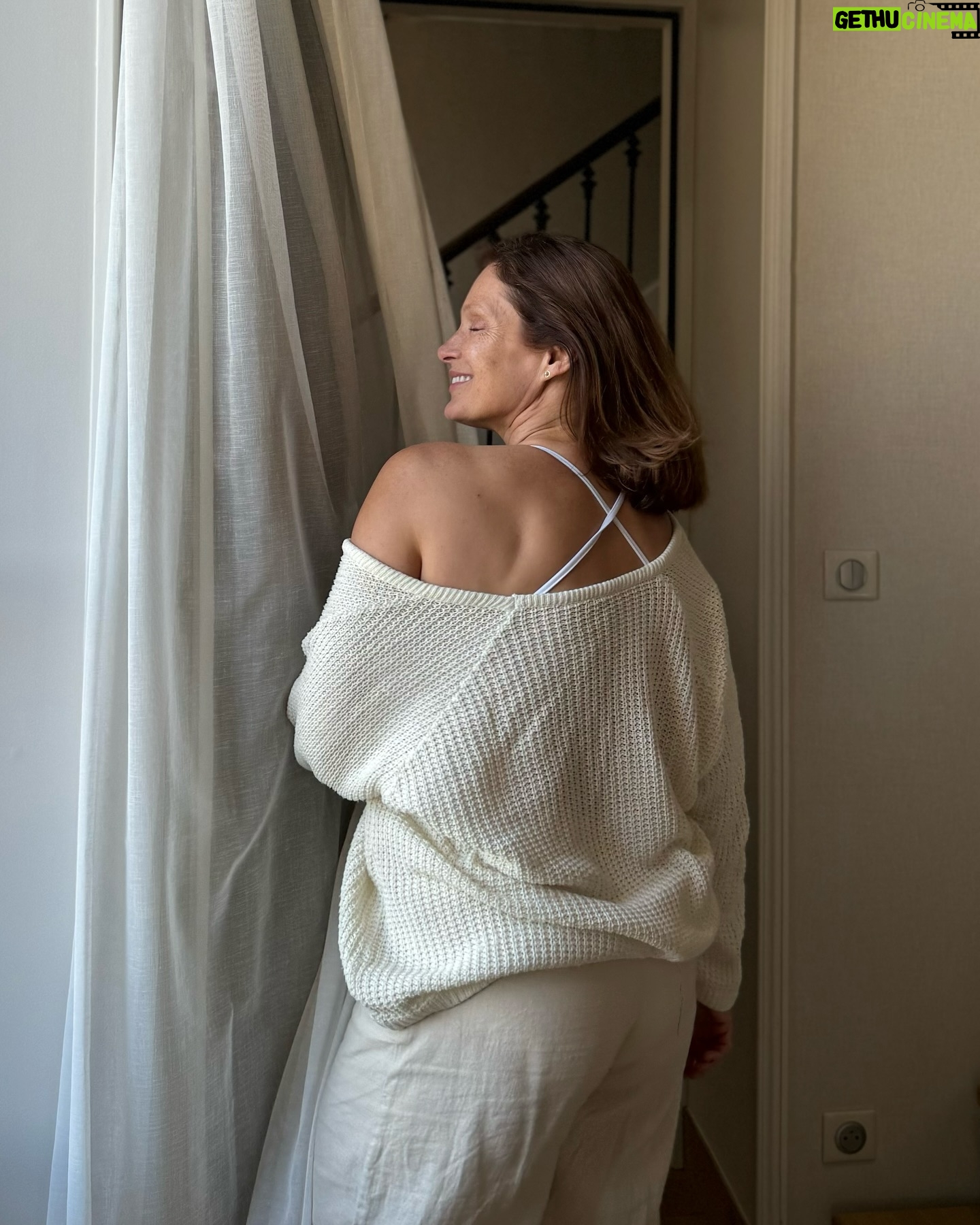 Marie Legault Instagram - Natural light and curtain 🤍📸by @charlotte_bron #behindthescenes #naturalbeauty #photooftheday #lumierenaturelle #feelinggreat #over50model #mannequinseniorfemme #modellife #playful #model #moodoftheday #attitude #barfleur