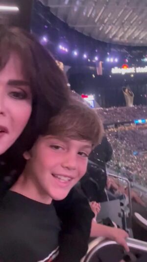 Marie Osmond Instagram - Happy birthday to my oldest grandson, Stephen!!🎉🥳 Every year, I can’t believe how big you’re getting!😳 We even wear the same size shoe now! 😂Always remember how much Grandma loves you!!!!!🎈🎁🎂❌⭕️❌⭕️