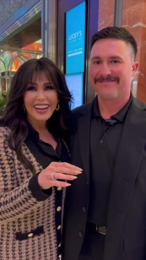 Marie Osmond Instagram - Isn’t JM the coolest!?!✨ Congrats on your win!!🥇

We had such a fantastic show in both Oxford and Toronto this past week!!🥰 Thank you to everyone who turned out for it!! I hope you know how much I love you all!😘💖💕 #hockey