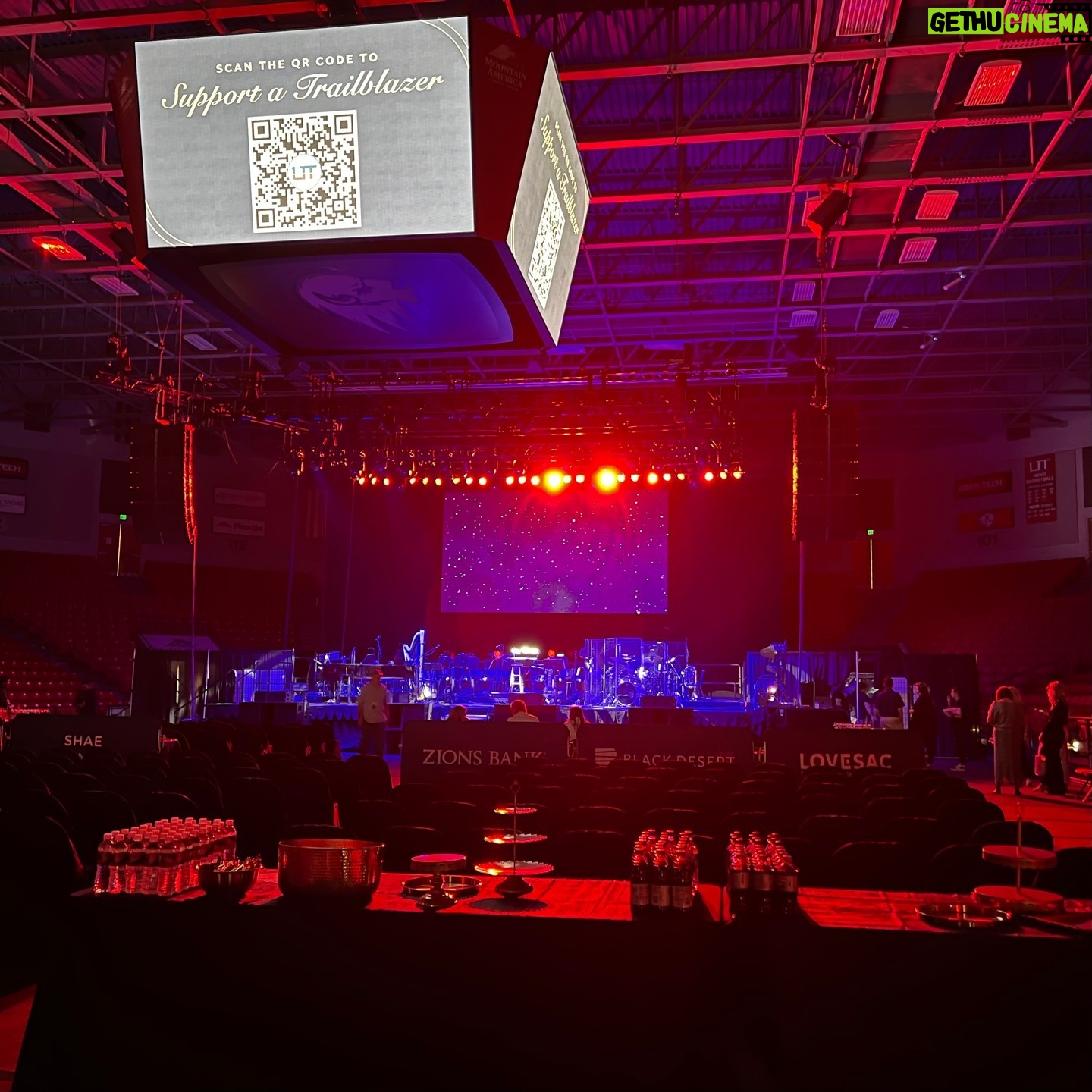 Marie Osmond Instagram - It’s a real an honor to support the Trailblazers here at Utah Tech University tonight at their SOLD OUT Fire & Ice Gala! ❤️💙 it’s going to be a beautiful evening here in St. George!🥰