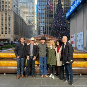 Marie Osmond Instagram - It’s getting a little bit country here in New York City!🤠 I had such a great time this morning with Ainsley, Steve, Brian, and Adam at @foxandfriends talking about the @nutrisystem Complete50 program! Now, I’m enjoying a quick bagel in the car on our way to US Weekly!!🤭💕
Check out the interview at www.foxnews.com/video/6344328962112