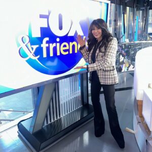 Marie Osmond Instagram - It’s getting a little bit country here in New York City!🤠 I had such a great time this morning with Ainsley, Steve, Brian, and Adam at @foxandfriends talking about the @nutrisystem Complete50 program! Now, I’m enjoying a quick bagel in the car on our way to US Weekly!!🤭💕
Check out the interview at www.foxnews.com/video/6344328962112
