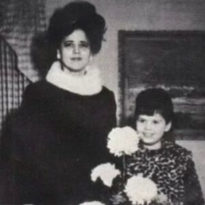 Marie Osmond Instagram - Happy British Mother's Day! Cherishing the beautiful memories of my own incredible mom today. Her love echoes in every note of my life's song. 💖🌹#Beautifuj inside and out