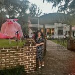 Marie Osmond Instagram – Ok! I have to show you the cutest thing!! When I was in Savannah a few weeks back, we went to this beautiful house before the speech and instead of poltergeist, our host had a big, gigantic, blowup pig in the front yard and called it porkergeist for Halloween🐷👻 Look at the size of this thing!😂🤣