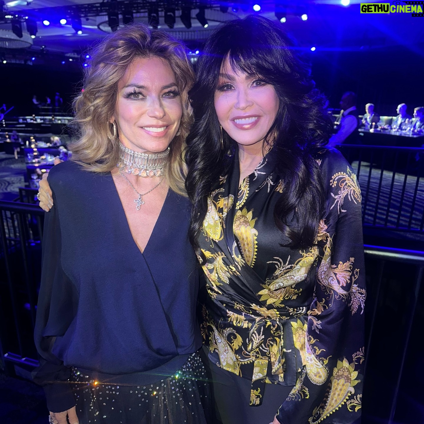 Marie Osmond - 5.6K Likes - Mark Davis (owner of the @Raiders and @AllegiantStadium) is such an amazing friend and one of the nicest people you’ll ever meet!!🥰 He invited me to join him for The Dinner Show before today's #SuperBowl!!✨ I ran into so many amazing friends like @WayneNewtonmrlv and the beautiful @ShaniaTwain and made new ones like Marks's girlfriend, @iamorianthi, and @DHendrickson41! Mark's girlfriend, @iamorianthi, is such a fantastic guitarist and used to play with Michael Jackson. She’s performing as well! But tonight, our surprise entertainers were Super Bowl legends @LadyGaga and @DianaRoss, as well as @IAmWandaSykes and @NBCJayLeno!! ✨ We all had such a phenomenal time!!
I'm going to be watching the game today from Mark's suite and then head to the party afterward!!🏈🏆 Be sure to watch my stories to see all the fun!!