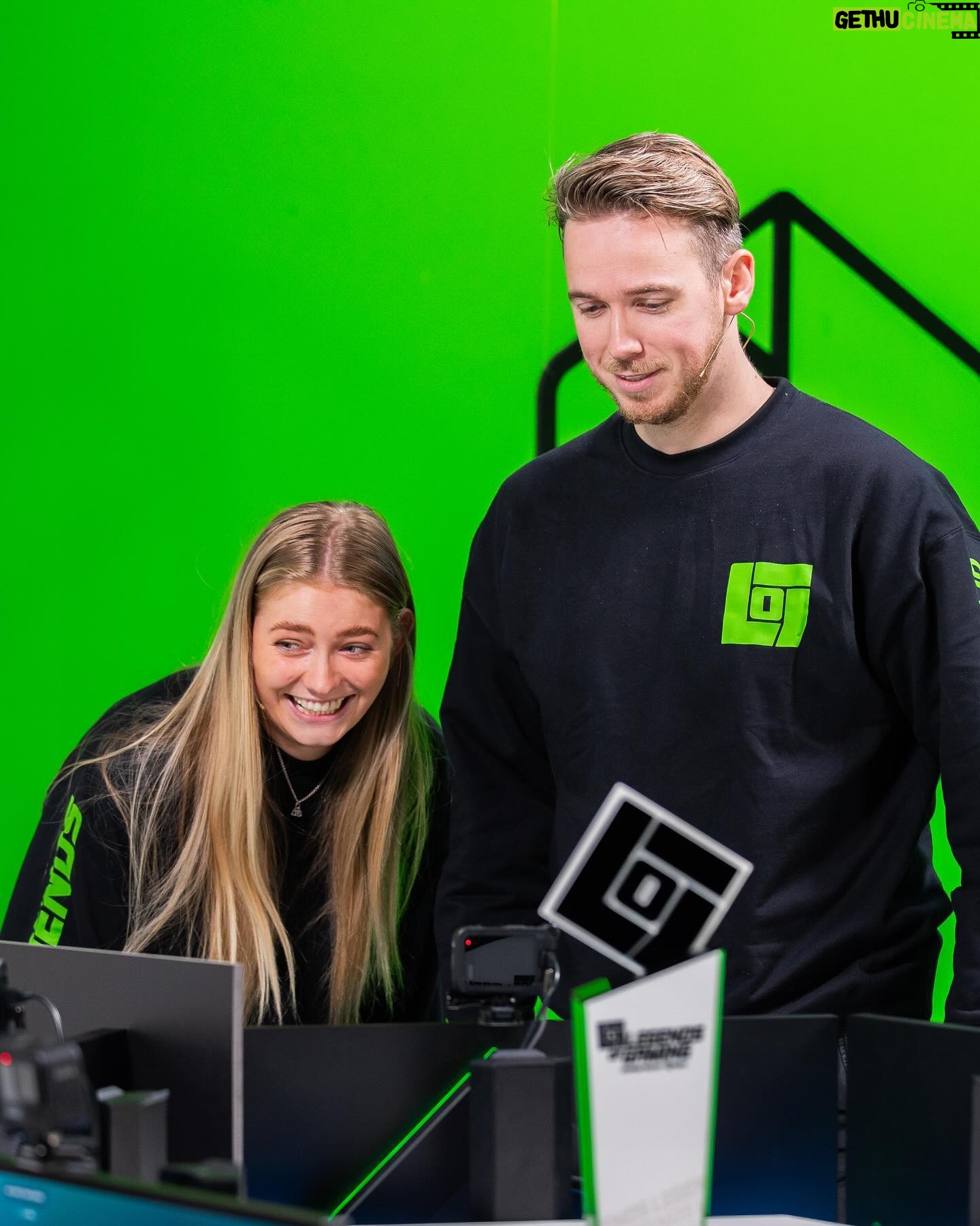 Marije Zuurveld Instagram - YOO GAMERS (en Marije) Ze dachten bij @legendsofgamingnl na het grote succes van vorig jaar: we vragen Marije terug als de echte gamer die ze is π₯² De oooh zo spannende laatste aflevering staat nu op YT π«ΆπΌπ