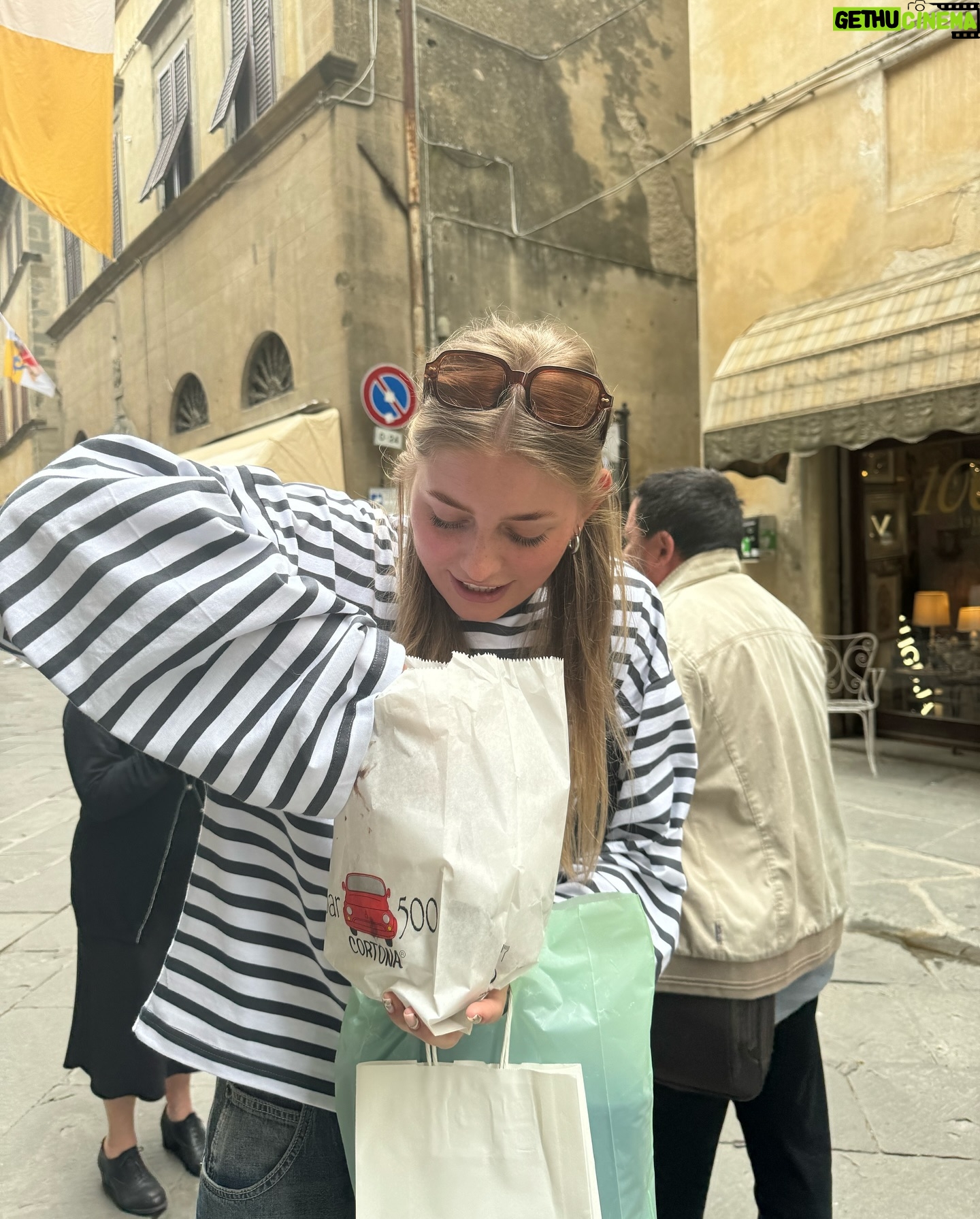 Marije Zuurveld Instagram - Dagje draaien in Cortona 🇮🇹 (en een beetje de tourist uithangen) ❤️ wat hou ik van dit team