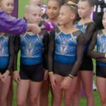 Marije Zuurveld Instagram - ⭐️ Recordbrekers 🏆 De afgelopen weken druk bezig geweest met dit fantastische programma! 7 afleveringen vol met kids die gaan proberen de gekste records neer te zetten. Nagels lakken op een galoperend paard, op je handen de langste trap van Nederland aflopen en snowboardend de piste af en tegelijkertijd een puzzel oplossen. Heel blij en trots op mijn rol als razende reporter en het leuke team waarmee we dit hebben gemaakt! 💜 De laatste aflevering is vanavond om 19:20 te zien op @npozapp maar alle afleveringen kan je natuurlijk terugkijken in de NPO app! 🫶🏼