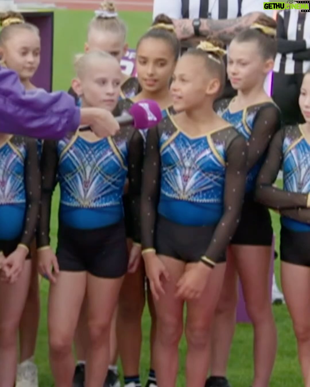 Marije Zuurveld Instagram - βοΈ Recordbrekers π De afgelopen weken druk bezig geweest met dit fantastische programma! 7 afleveringen vol met kids die gaan proberen de gekste records neer te zetten. Nagels lakken op een galoperend paard, op je handen de langste trap van Nederland aflopen en snowboardend de piste af en tegelijkertijd een puzzel oplossen. Heel blij en trots op mijn rol als razende reporter en het leuke team waarmee we dit hebben gemaakt! π De laatste aflevering is vanavond om 19:20 te zien op @npozapp maar alle afleveringen kan je natuurlijk terugkijken in de NPO app! π«ΆπΌ