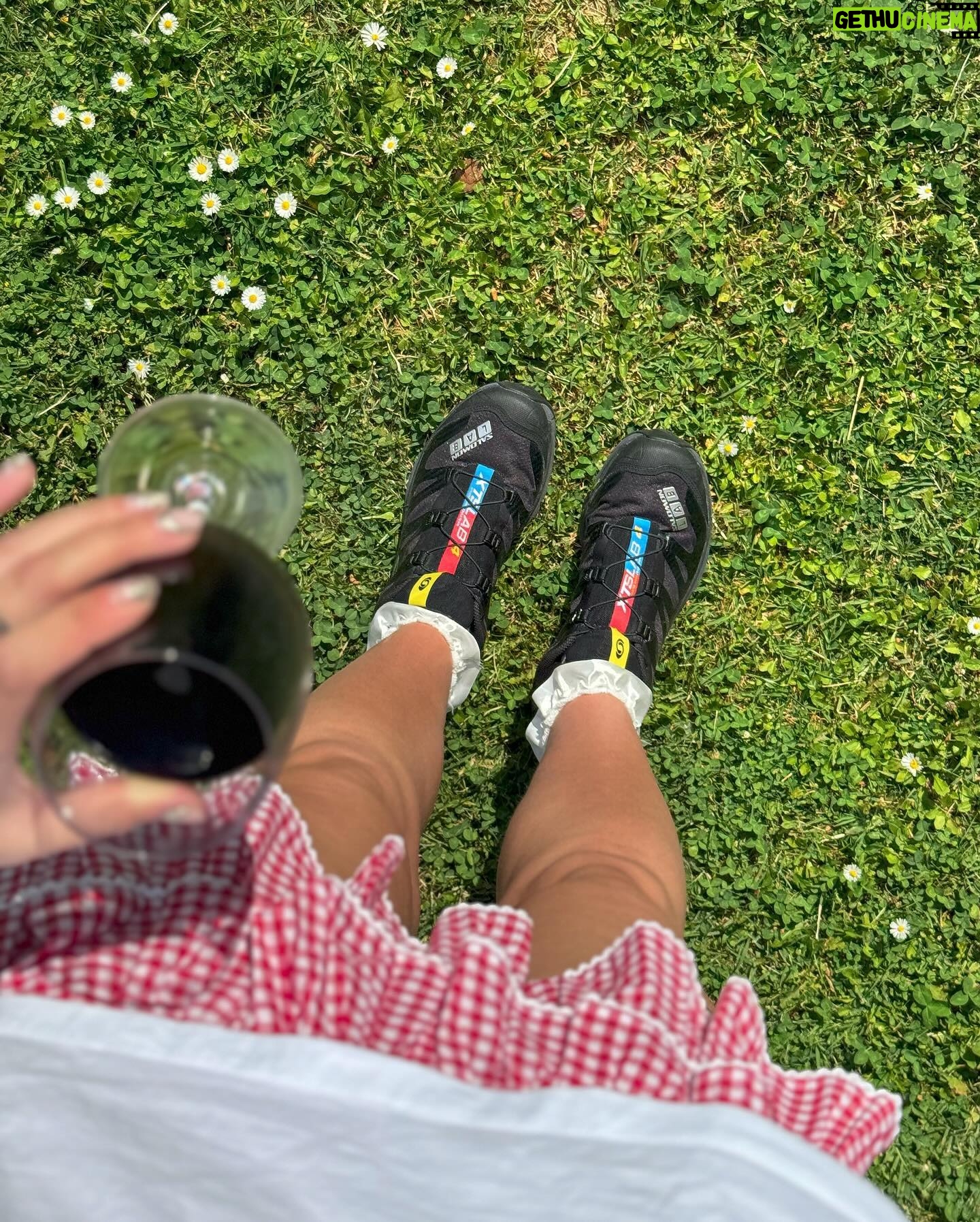Marije Zuurveld Instagram - Less is moreโฆ tenzij t om een glas rode wijn gaat! Ciao Italia! Opnames en chillen gaat hier top samen ๐ท๐ฎ๐น๐