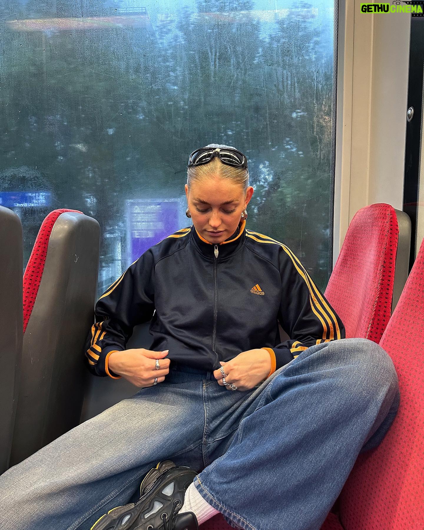 Marije Zuurveld Instagram - Ik zat echt niet met m’n voeten op de stoel ‼️🤐