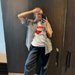 Marije Zuurveld Instagram – 🗑️🗑️🗑️

– grootste nepbril die ik kon vinden
– 😡😡 *haat de douche*
– nagelsalon zuurveld did it again 💅🏼
– before tijdens de repetities
– het echte werk @worldskillsnl 
– nog ff sparen voor die grote prijs
– maandelijkse ❌❌❌ wandeling