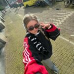Marije Zuurveld Instagram – 🗑️🗑️🗑️

– grootste nepbril die ik kon vinden
– 😡😡 *haat de douche*
– nagelsalon zuurveld did it again 💅🏼
– before tijdens de repetities
– het echte werk @worldskillsnl 
– nog ff sparen voor die grote prijs
– maandelijkse ❌❌❌ wandeling