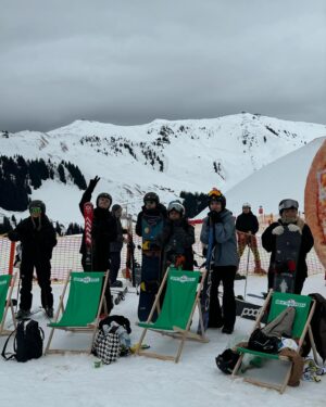 Marije Zuurveld Instagram - Kleine throwback naar de meest chaotische dagen van maart… En de vlog van deze skitrip staat NU ONLINE op YT! 🫶🏼🏂🍻