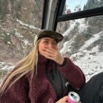Marije Zuurveld Instagram – Kleine throwback naar de meest chaotische dagen van maart… En de vlog van deze skitrip staat NU ONLINE op YT! 🫶🏼🏂🍻