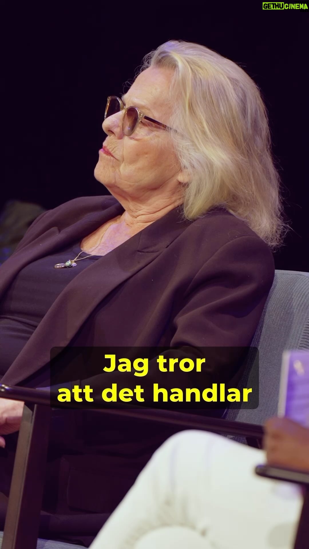 Marika Carlsson - 1K Likes - Här kommer 3 snabba i tre olika inlägg från förra veckan! Marie Göranzon är min idol. Och jag chockades över insikten att jag skulle kunna va Jasmine Gustavssons mamma #marikamedvännertalkshow Del 1