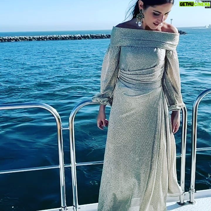 Marika Domińczyk - 5.4K Likes - The CLOTHES tho!!! 🔥💥🌟 @lynpaolo & @laurafrecon are #costumedesigner #goals Thank you for making Talia look so #fierce ♥️ @inventinganna #inventinganna @shondaland @netflix
