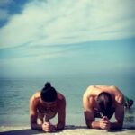 Marika Domińczyk Instagram - It’s Monday!!! Grab your boo and get to #planking… while you are at it check out a new episode of @bigleapfox tonight! @scottkfoley #marikaplanksquad #coupleswhoworkout #almosttheholidays #getfit #stayfit #dontquit