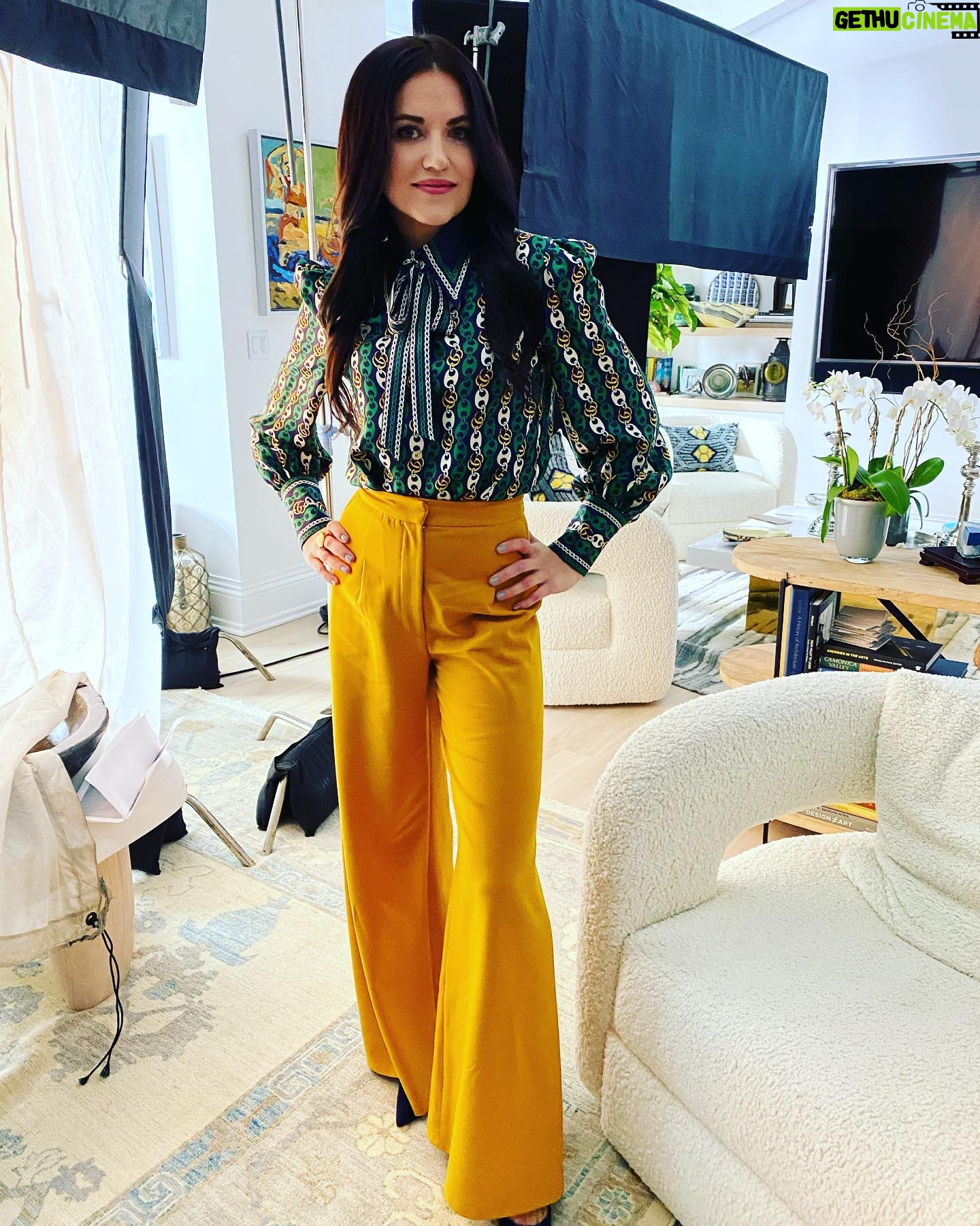 Marika Domińczyk - 5.4K Likes - The CLOTHES tho!!! 🔥💥🌟 @lynpaolo & @laurafrecon are #costumedesigner #goals Thank you for making Talia look so #fierce ♥️ @inventinganna #inventinganna @shondaland @netflix