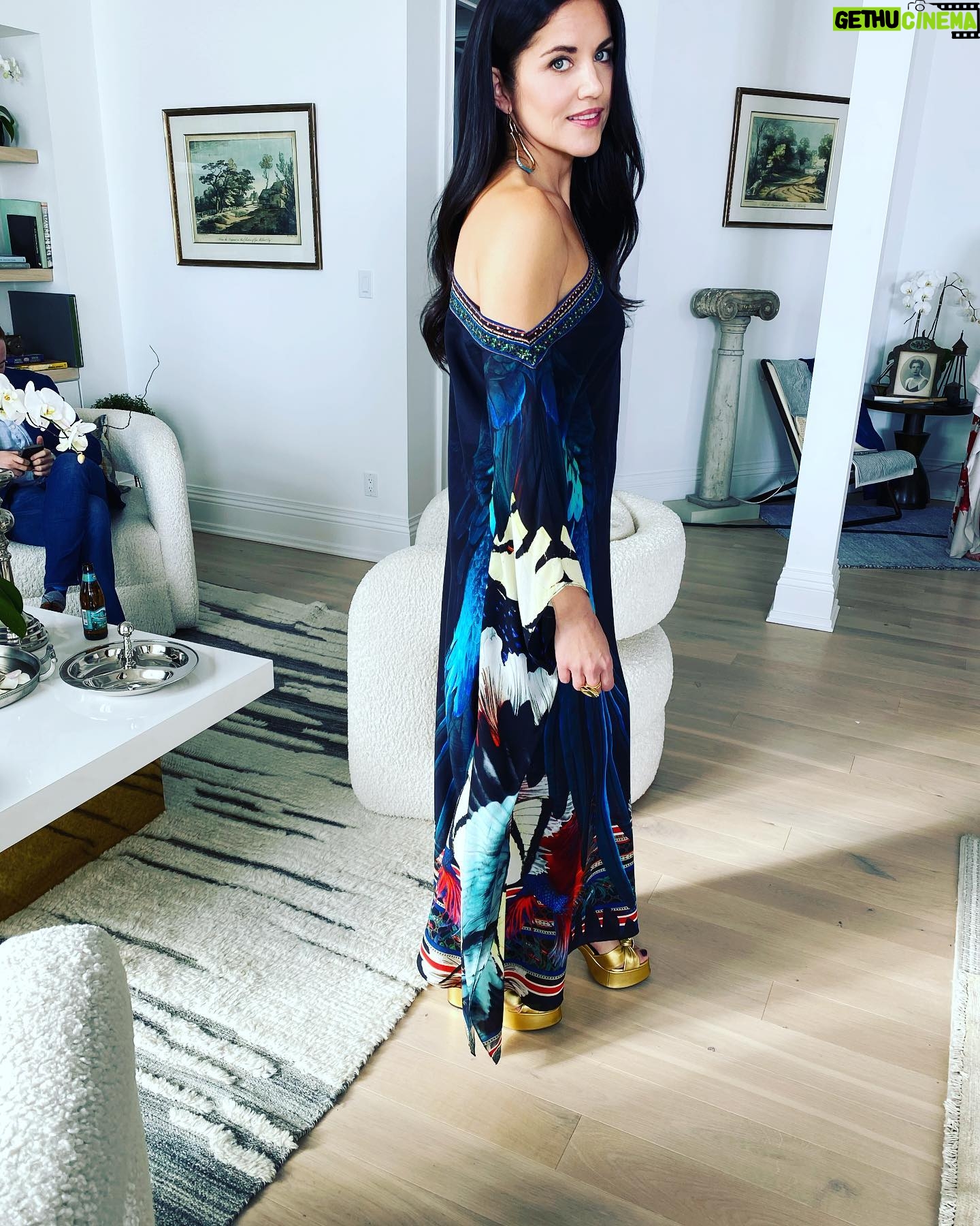 Marika Domińczyk - 5.4K Likes - The CLOTHES tho!!! 🔥💥🌟 @lynpaolo & @laurafrecon are #costumedesigner #goals Thank you for making Talia look so #fierce ♥️ @inventinganna #inventinganna @shondaland @netflix