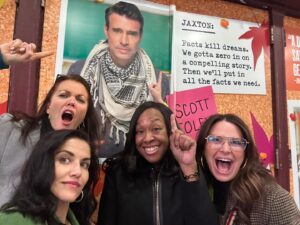 Marika Domińczyk Instagram - Break from my Break for THIS!!! Love a #scandalfam reunion & absolutely love seeing @scottkfoley on #broadway He is fantastic in #thethanksgivingplay @2stnyc Go see it! It runs till 6/4!!!
🙌🏼♥️ @shondarhimes @ktqlowes @bellamyyoung @pedrosegundoofficial #overacliff 
*fun fact - First time i saw @scottkfoley on Broadway was 20YEARS ago in #theviolethour …  and the rest is history 🥰😘