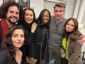 Marika Domińczyk Instagram - Break from my Break for THIS!!! Love a #scandalfam reunion & absolutely love seeing @scottkfoley on #broadway He is fantastic in #thethanksgivingplay @2stnyc Go see it! It runs till 6/4!!!
🙌🏼♥️ @shondarhimes @ktqlowes @bellamyyoung @pedrosegundoofficial #overacliff 
*fun fact - First time i saw @scottkfoley on Broadway was 20YEARS ago in #theviolethour …  and the rest is history 🥰😘
