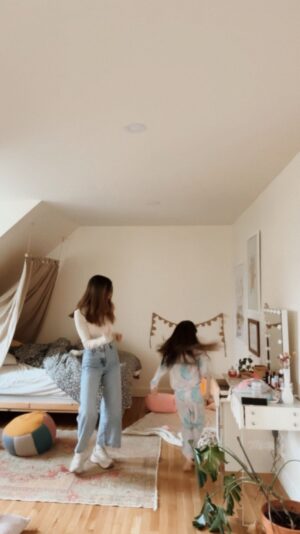 Marilou Instagram - Les mamans monoparentales savent que c’est un défi de prendre des photos d’elles avec leurs enfants. Merci à la fonction main libre hihi 🤍