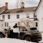 Marilou Instagram – Je déclare la saison des escapades d’hiver officiellement ouverte… idéalement dans une voiture électrique, parfaite pour l’hiver, dans la couleur Gris étoile filante, avec traction intégrale et qui se nomme l’IONIQ 5. 😏

🤍 @hyundaicanada