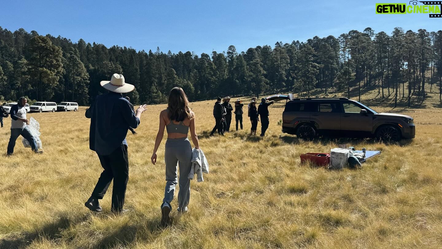 Marilou Instagram - En plein cœur de l’hiver, on est allé tourner des nouvelles images pour le nouveau Santa Fe qui est… ma-gni-fique! J’ai hâte que vous voyiez les images. Ça s’en vient! 🤍
