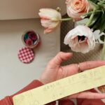 Marilou Instagram – Dans l’ordre: 
– un pot de confiture de mots d’amour
– un acrostiche
– une co création de mes filles 
– une nouvelle oeuvre à exposer 
– un bébé dans mon ventre (2018)
– un bébé dans mon ventre (2015) 

🤍🤍