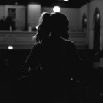 Marilou Instagram – Photo dump de tournée. 

1. Un soundcheck quand ton drummer est photographe
2. Ma chanson préférée de tous les temps 
3. Quand une affiche de dépanneur t’inspire un petit Photoshop de route (😂😂) 
4. Nouveau piano-cadeau 🎹
5. Si la version de moi-même qui a écrit cette chanson en 2020, le cœur en décomposition, pouvait voir ça… 
6. La bienveillance incarnée 
7. Comme la numéro un 

🤍