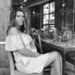 Marilou Instagram – Dans l’ordre: 
– un pot de confiture de mots d’amour
– un acrostiche
– une co création de mes filles 
– une nouvelle oeuvre à exposer 
– un bébé dans mon ventre (2018)
– un bébé dans mon ventre (2015) 

🤍🤍