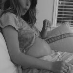 Marilou Instagram – Dans l’ordre: 
– un pot de confiture de mots d’amour
– un acrostiche
– une co création de mes filles 
– une nouvelle oeuvre à exposer 
– un bébé dans mon ventre (2018)
– un bébé dans mon ventre (2015) 

🤍🤍